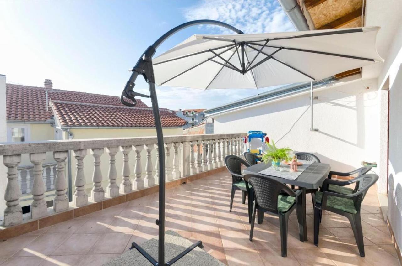 Apartment Marija Vodice Bagian luar foto