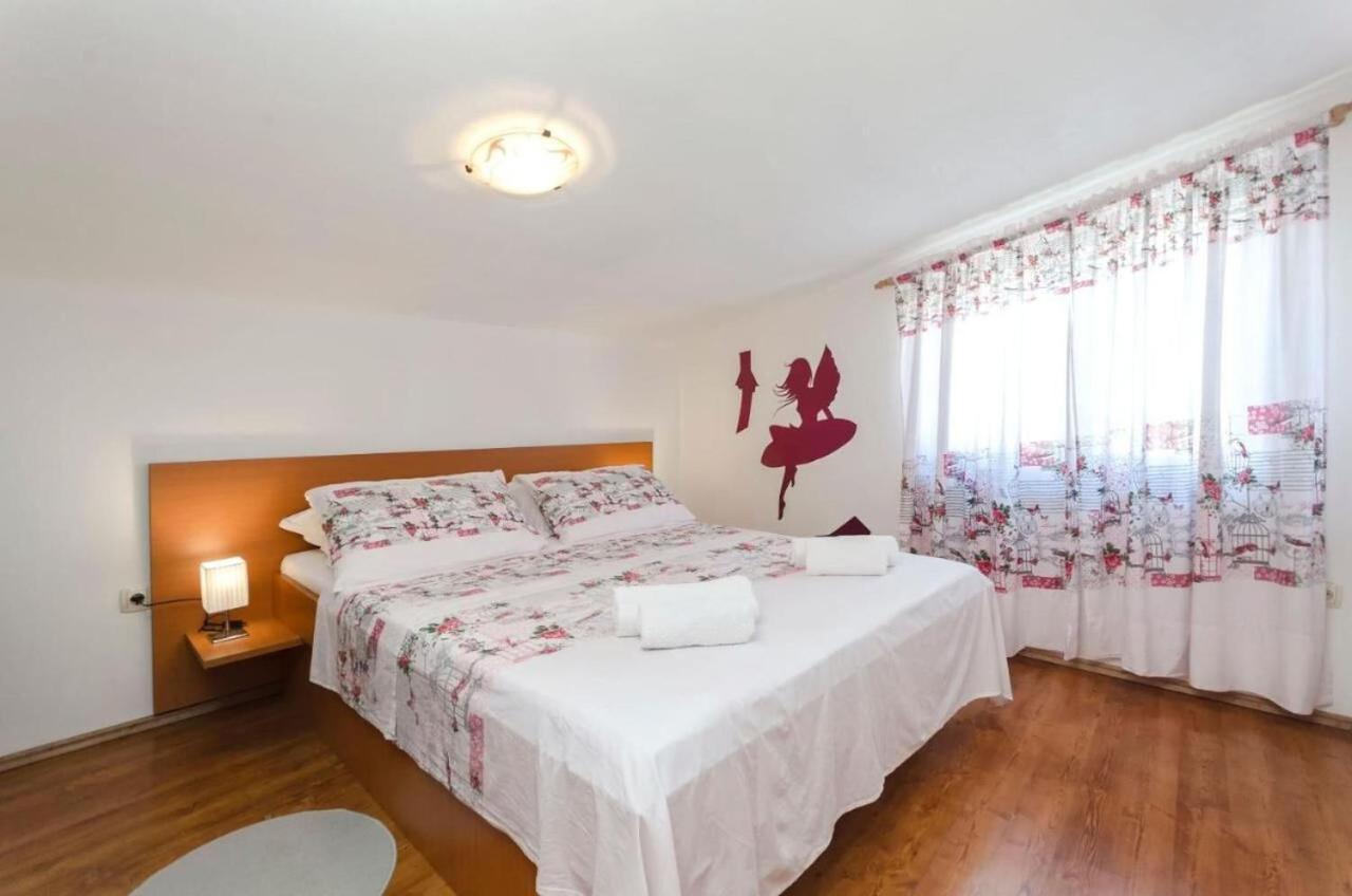 Apartment Marija Vodice Bagian luar foto